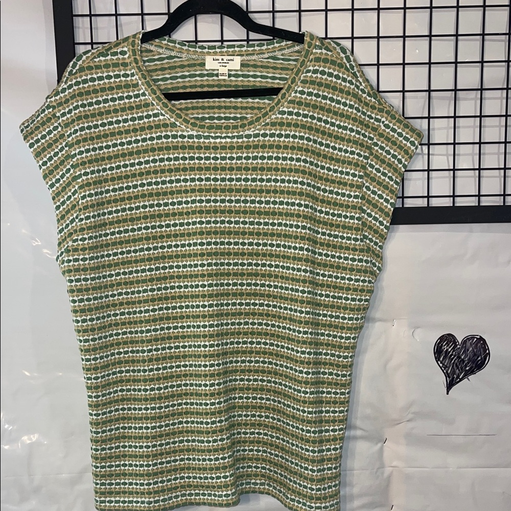 Kim & Cami Green and White Patterned Short Sleeve Top